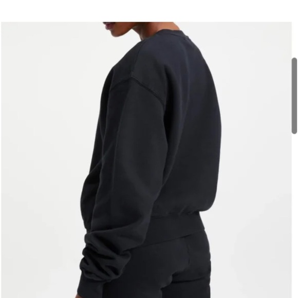 Good American Women’s Black Boyfriend Crewneck Sweatshirt - Picture 6 of 7